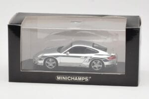 Porsche 911 997 Turbo Chrome Silver Minichamps 1:43 WAP02060816-R Metall — bild 5 av 5