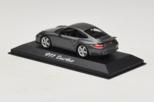 Porsche 911 997 Turbo Grey Metallic Minichamps 1:43 WAP02013016 Metall — bild 3 av 5