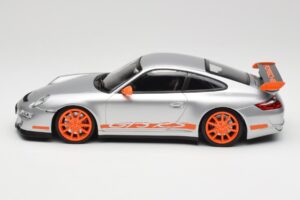 Porsche 911 997.1 GT3 RS Silver med Orange Fälgar Minichamps 1:18 155062120 Metall — bild 3 av 6