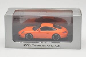 Porsche 911 997.2 Carrera 4 GTS Orange Minichamps 1:43 WAP0201140C Metall — bild 4 av 4