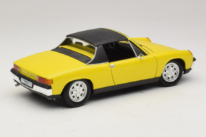 Porsche 914 Gul Revell 1:18 8976 Metall — bild 3 av 8