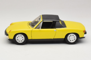 Porsche 914 Gul Revell 1:18 8976 Metall — bild 4 av 8