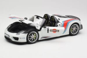 Porsche 918 Spyder Weissach Package Martini Minichamps 1:18 110062440 Metall — bild 2 av 8