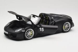 Porsche 918 Spyder Weissach Package Matt Black Minichamps 1:18 110062444 Metall — bild 2 av 8
