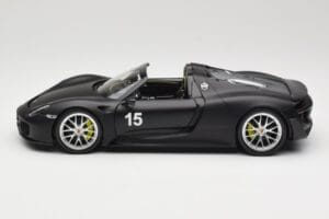 Porsche 918 Spyder Weissach Package Matt Black Minichamps 1:18 110062444 Metall — bild 4 av 8