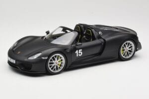 Porsche 918 Spyder Weissach Package Matt Black Minichamps 1:18 110062444 Metall