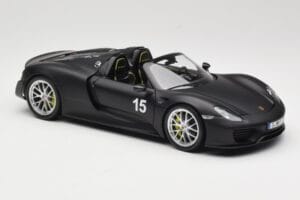 Porsche 918 Spyder Weissach Package Matt Black Minichamps 1:18 110062444 Metall — bild 6 av 8