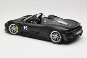 Porsche 918 Spyder Weissach Package Matt Black Minichamps 1:18 110062444 Metall — bild 7 av 8