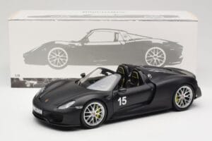 Porsche 918 Spyder Weissach Package Matt Black Minichamps 1:18 110062444 Metall — bild 8 av 8