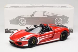 Porsche 918 Spyder Weissach Package Röd & Vita Ränder Minichamps 1:18 110062442 Metall — bild 9 av 9