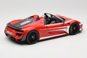 Porsche 918 Spyder Weissach Package Röda Vita Ränder Minichamps 1:18 110062442-O1 Metall — bild 3 av 8