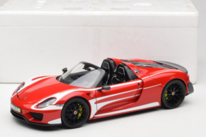 Porsche 918 Spyder Weissach Package Röda Vita Ränder Minichamps 1:18 110062442-O1 Metall — bild 8 av 8