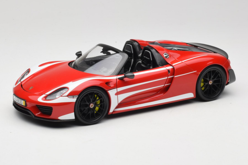 Porsche 918 Spyder Weissach Package Röda Vita Ränder Minichamps 1:18 110062442-O1 Metall