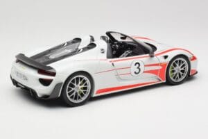 Porsche 918 Spyder Weissach Package Salzburg Minichamps 1:18 110062441 Metall — bild 3 av 8
