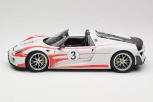 Porsche 918 Spyder Weissach Package Salzburg Minichamps 1:18 110062441 Metall — bild 4 av 8