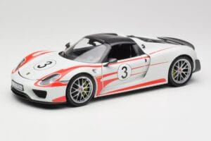 Porsche 918 Spyder Weissach Package Salzburg Minichamps 1:18 110062441 Metall