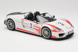 Porsche 918 Spyder Weissach Package Salzburg Minichamps 1:18 110062441 Metall — bild 6 av 8
