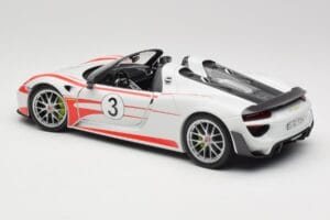 Porsche 918 Spyder Weissach Package Salzburg Minichamps 1:18 110062441 Metall — bild 7 av 8