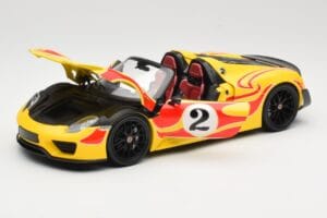 Porsche 918 Spyder Weissach Package Gul Med Ränder Minichamps 1:18 110062446 Metall — bild 2 av 8