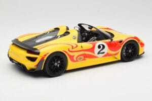 Porsche 918 Spyder Weissach Package Gul Med Ränder Minichamps 1:18 110062446 Metall — bild 3 av 8