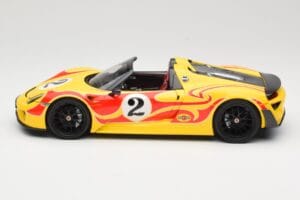 Porsche 918 Spyder Weissach Package Gul Med Ränder Minichamps 1:18 110062446 Metall — bild 4 av 8