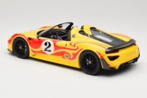 Porsche 918 Spyder Weissach Package Gul Med Ränder Minichamps 1:18 110062446 Metall — bild 7 av 8