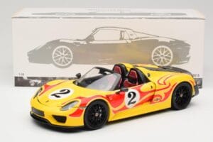 Porsche 918 Spyder Weissach Package Gul Med Ränder Minichamps 1:18 110062446 Metall — bild 8 av 8