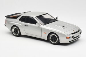 Porsche 924 Carrera GT Diamond Silver AUTOart 1:18 78002 Metall — bild 6 av 8
