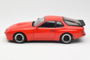 Porsche 924 Carrera GT Guards Röd AUTOart 1:18 78003 Metall — bild 4 av 8