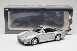 Porsche 959 Silver Metallic Minichamps 1:18 155066201 Metall — bild 6 av 6