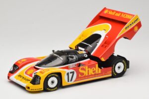 Porsche 962C Group C #17 D. Bell / H-J. Stuck / K. Ludwig 24 Hours of Le Mans 1988 Universal Hobbies 1:18 4704 Metall — bild 2 av 8