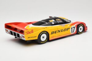 Porsche 962C Group C #17 D. Bell / H-J. Stuck / K. Ludwig 24 Hours of Le Mans 1988 Universal Hobbies 1:18 4704 Metall — bild 3 av 8