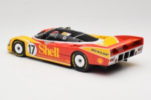 Porsche 962C Group C #17 D. Bell / H-J. Stuck / K. Ludwig 24 Hours of Le Mans 1988 Universal Hobbies 1:18 4704 Metall — bild 7 av 8