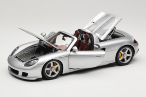 Porsche Carrera GT Silver Metallic Minichamps 1:18 WAP02103014 Metall — bild 2 av 8