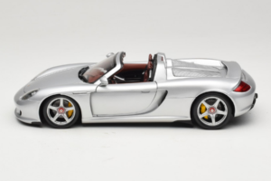 Porsche Carrera GT Silver Metallic Minichamps 1:18 WAP02103014 Metall — bild 4 av 8