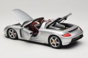 Porsche Carrera GT Silver Metallic Minichamps 1:18 WAP02103014 Metall — bild 5 av 8