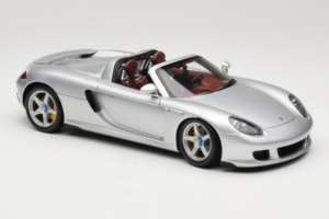 Porsche Carrera GT Silver Metallic Minichamps 1:18 WAP02103014 Metall — bild 6 av 8