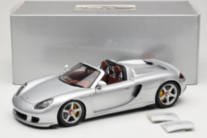 Porsche Carrera GT Silver Metallic Minichamps 1:18 WAP02103014 Metall — bild 8 av 8