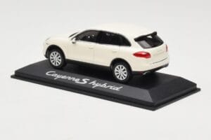 Porsche Cayenne 958 S Hybrid Vit Minichamps 1:43 WAP0200040B Metall — bild 3 av 4