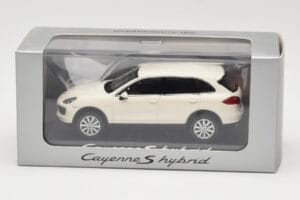 Porsche Cayenne 958 S Hybrid Vit Minichamps 1:43 WAP0200040B Metall — bild 4 av 4