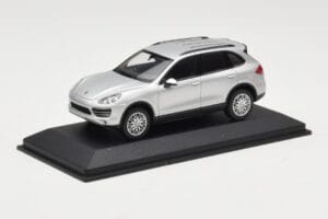 Porsche Cayenne 958 Silver Minichamps 1:43 WAP0200020B Metall — bild 2 av 4