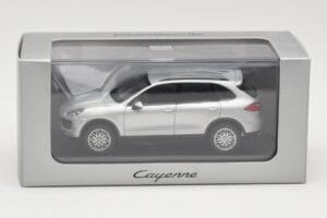 Porsche Cayenne 958 Silver Minichamps 1:43 WAP0200020B Metall — bild 4 av 4