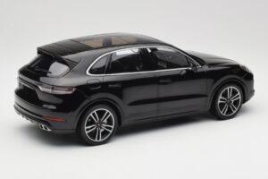 Porsche Cayenne 958 Turbo S Svart Minichamps 1:18 155066070 Metall — bild 2 av 6