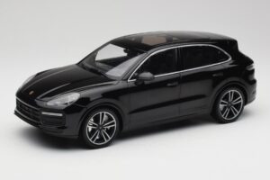 Porsche Cayenne 958 Turbo S Svart Minichamps 1:18 155066070 Metall