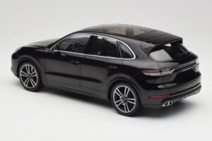 Porsche Cayenne 958 Turbo S Svart Minichamps 1:18 155066070 Metall — bild 5 av 6