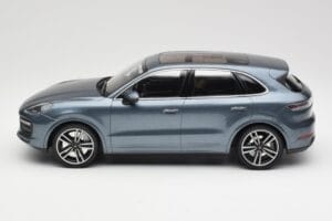 Porsche Cayenne 958 Turbo S Blue Metallic Minichamps 1:18 155066071 Metall — bild 3 av 6