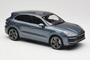 Porsche Cayenne 958 Turbo S Blue Metallic Minichamps 1:18 155066071 Metall — bild 4 av 6