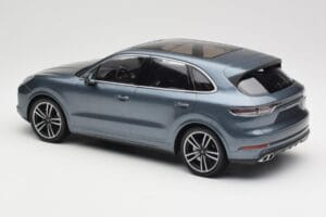 Porsche Cayenne 958 Turbo S Blue Metallic Minichamps 1:18 155066071 Metall — bild 5 av 6