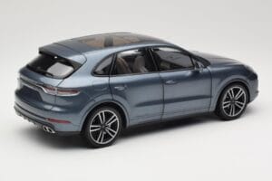 Porsche Cayenne 958 Turbo S Blue Metallic Minichamps 1:18 110066070 Metall — bild 3 av 8