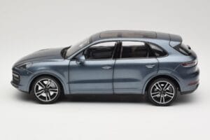Porsche Cayenne 958 Turbo S Blue Metallic Minichamps 1:18 110066070 Metall — bild 4 av 8